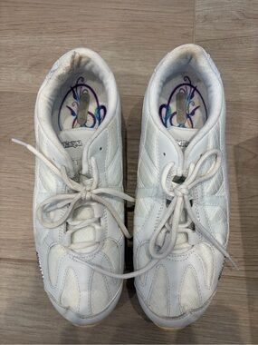 Kaepa Women’s White cheer shoes hardly worn